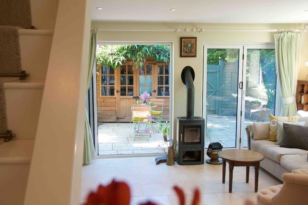Canal View 2 Bedrooms End Of Terrace Chichester Eksteriør bilde